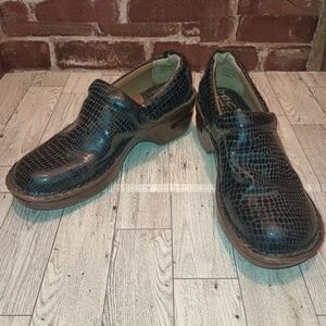 B.o.c. Peggy Faux Crocodile Clogs